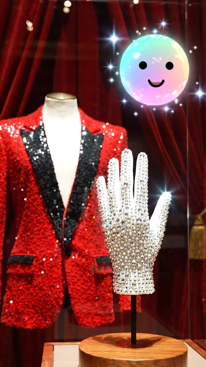 La chaqueta roja y el guante blanco