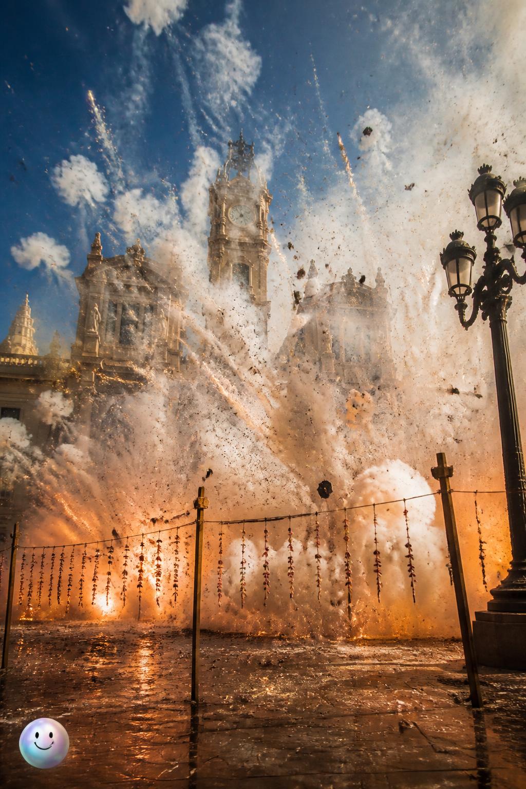El estruendo rítmico de la mascletà valenciana