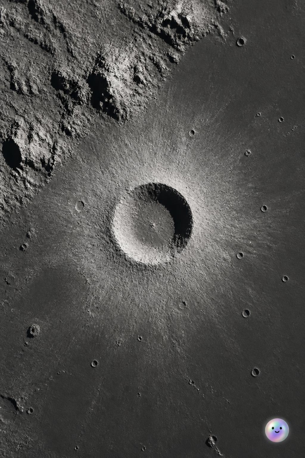 La Luna sumó un nuevo cráter de 222 metros de ancho a su superficie.